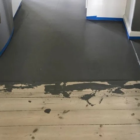 parketgulv med et moderne microcementgulv